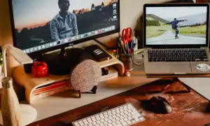Czy laptop może służyć jako monitor? Sprawdź, jak to zrobić i jakie są ograniczenia