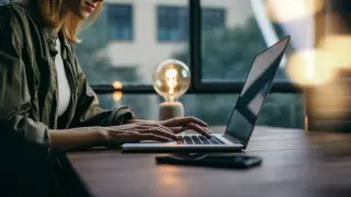 Internet radiowy czy mobilny: który wybrać, by uniknąć problemów z połączeniem?