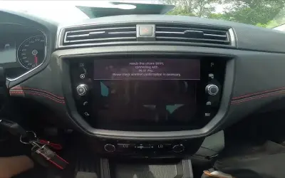 Seat Ibiza: Jak włączyć Bluetooth i sparować telefon krok po kroku