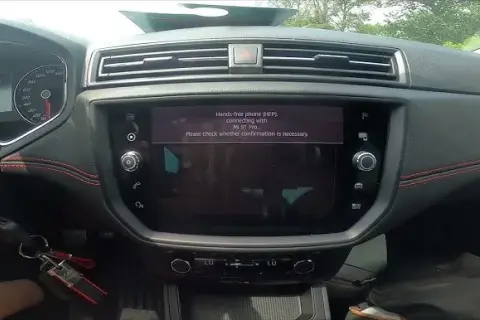 Seat Ibiza: Jak włączyć Bluetooth i sparować telefon krok po kroku